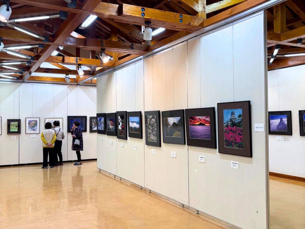 今治地域交流展の会場内の様子