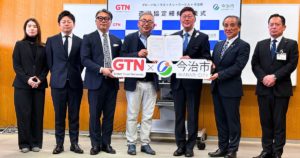 連結協定締結発表式の集合写真