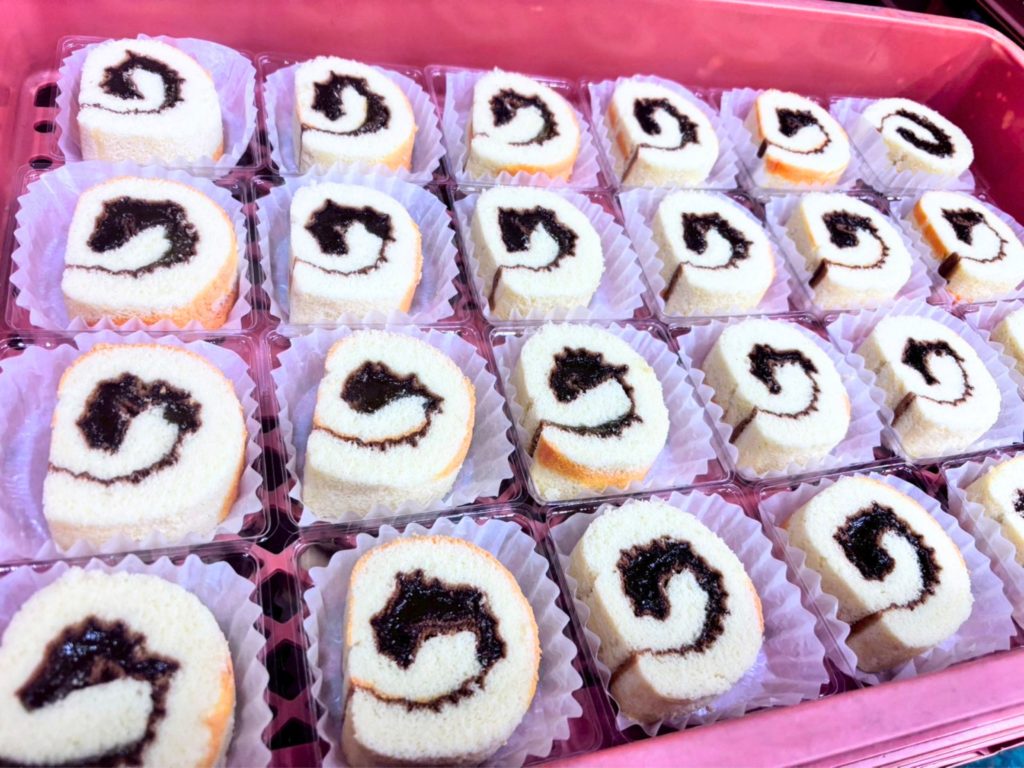 大量に制作された伊予柑ケーキ