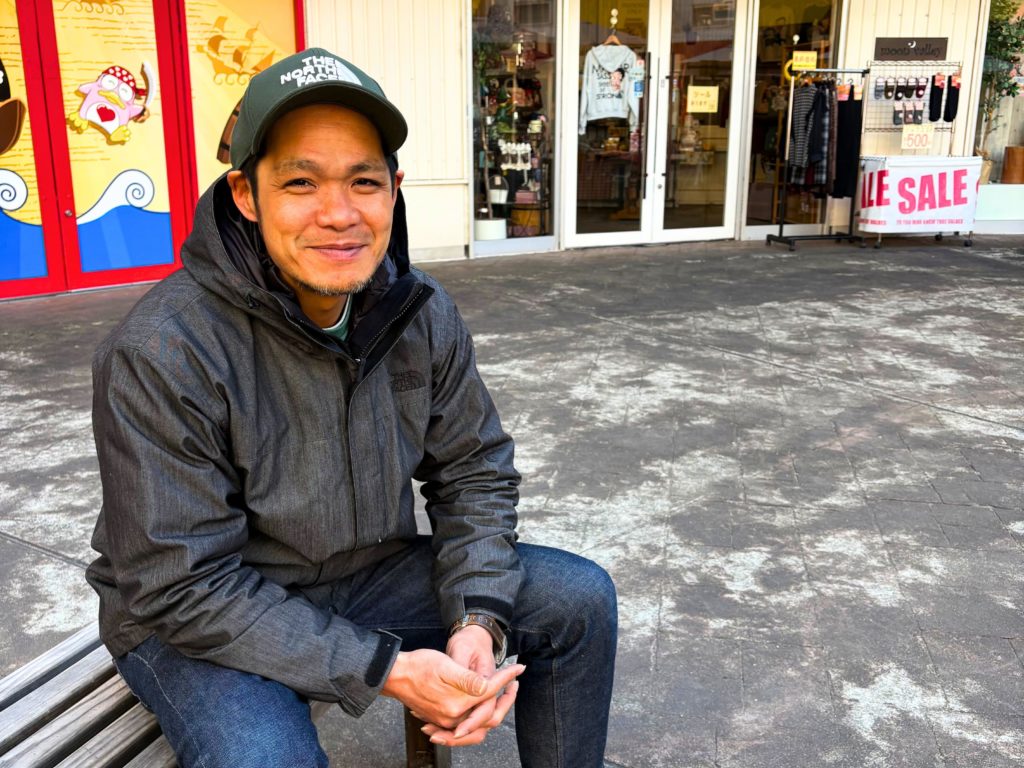 カラオケ大会について話す浦田さん