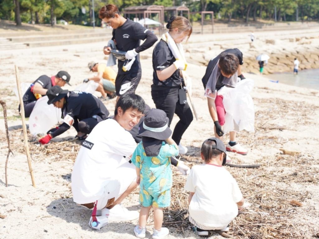 海岸清掃の様子