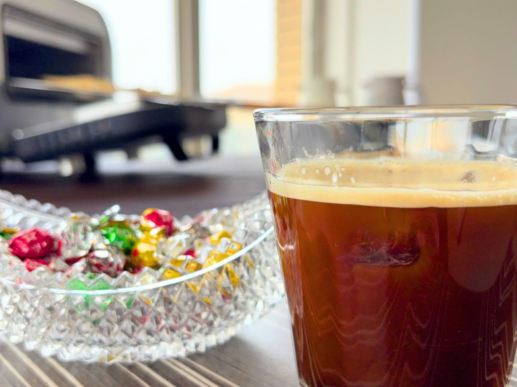 インランド・シー・リゾート・フェスタのレストランでコーヒーとお菓子のセット