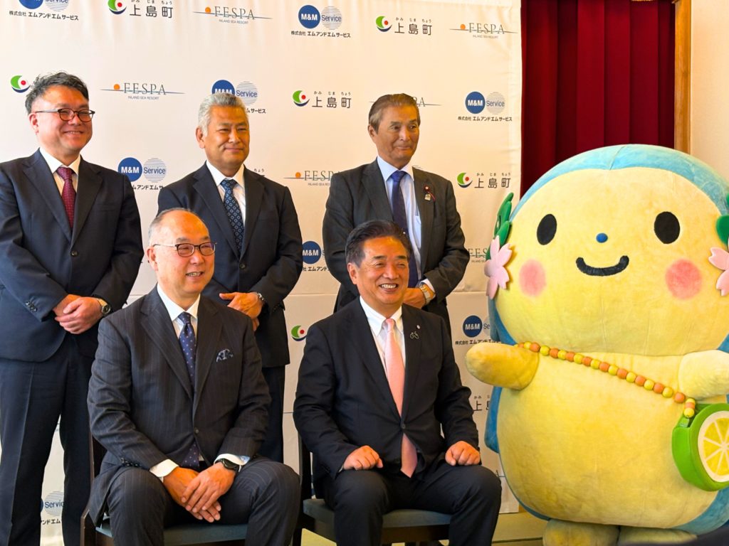 合同記者会見での集合写真